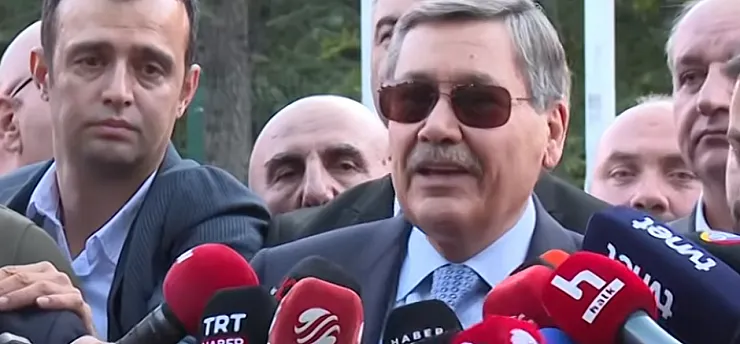 Melih Gökçek İfade Verdi: Sakız Çiğnemesi Gündem Oldu
