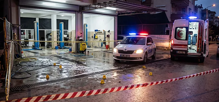 Oto Yıkama Dükkanında Silahlı Olay: 2 Kişi Öldü