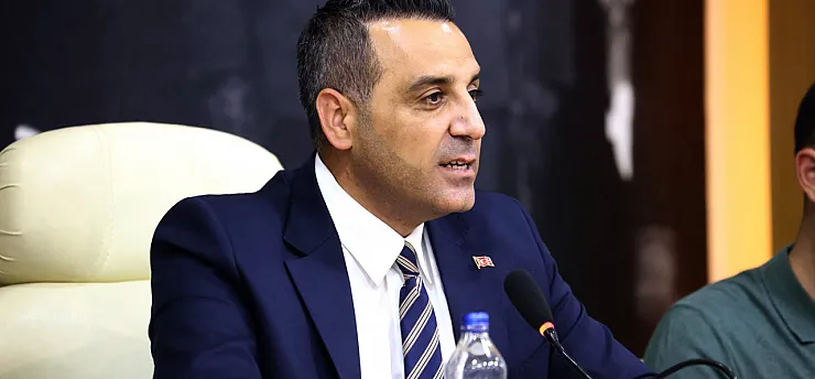 Siyasette Hareketli Saatler: Onur Emrah Yıldız AK Parti'ye Mi Geçiyor?