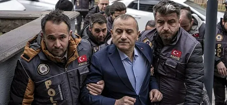 Telefonuna El Konulan Eski Vali'nin Karıştığı Olaylar Belirlendi