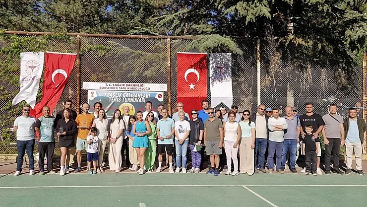 '1. Sağlık Çalışanları Tenis Turnuvası' Kupa Töreniyle Sona Erdi