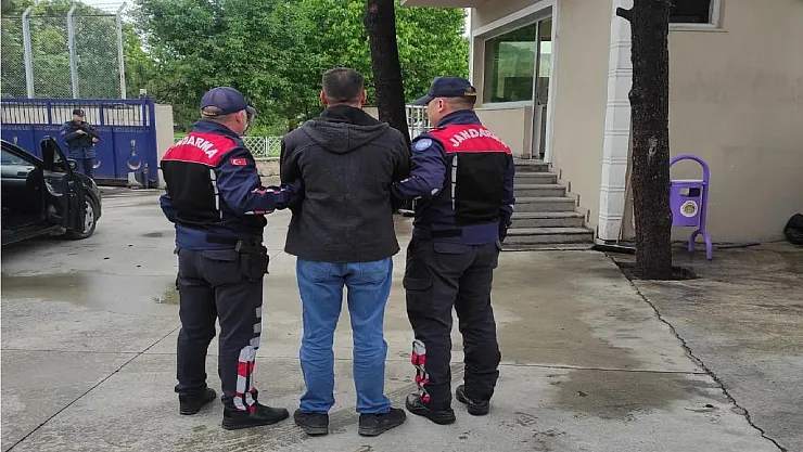 10 yıl hapis cezasıyla aranan cezaevi firarisi şahsı jandarma yakaladı