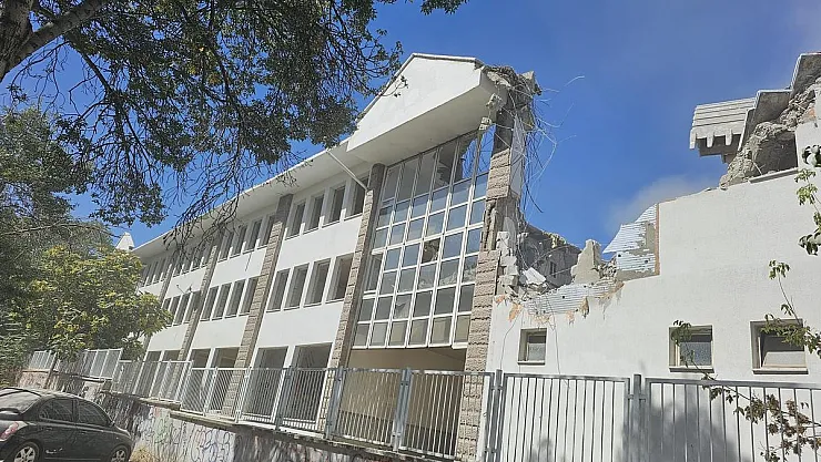 109 yıllık bina sapasağlam, ek binalar üçüncü kez yapılacak