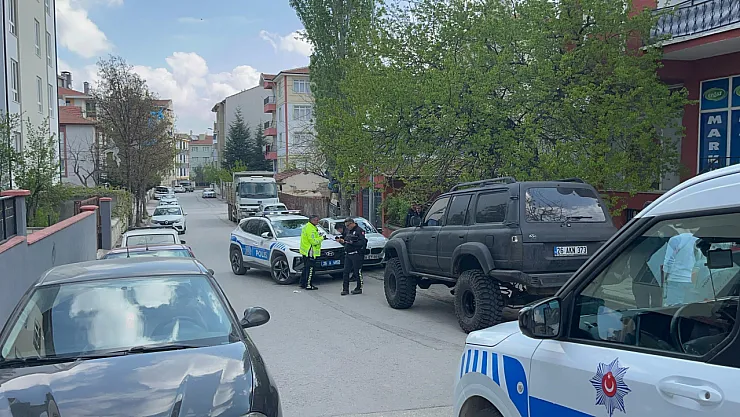 12 Saattir Kaçan Ve Bagajından Otomatik Silah Çıkan Araca 24 Bin 854 Bin TL Ceza