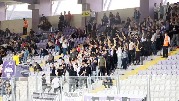 12'inci adam tribünde yerini aldı