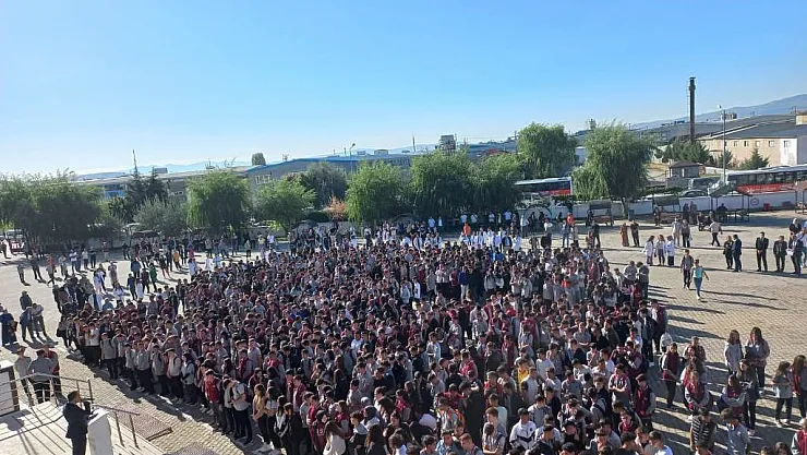 141 bin öğrenci ve 11 bin öğretmen ders başı yaptı