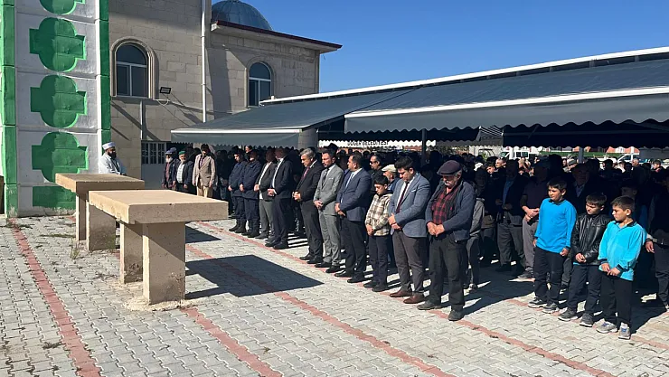 15 Yaşındaki Öğrenci Toprağa Verildi