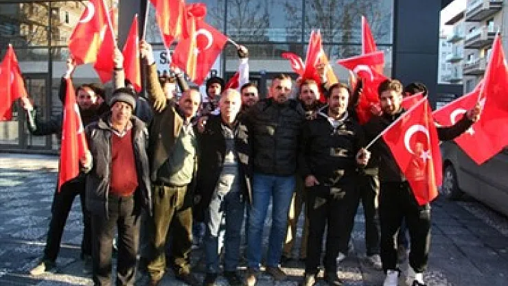 17 Suriye vatandaşı Türk Askeri olmak için basın açıklaması yaptı