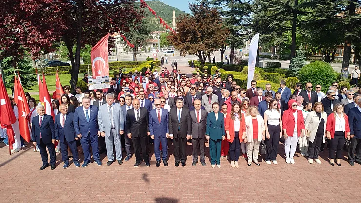 19 Mayıs Çelengi Sunuldu