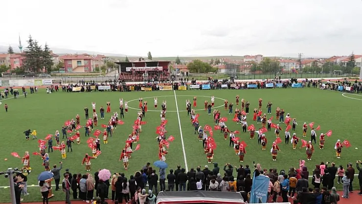 19 Mayıs kutlamaları, Bolvadin'de muhteşem bir gösteriye sahne oldu