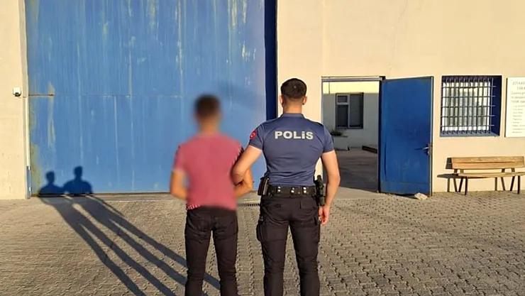 2 Yıl Cezası Vardı, Polisten Kaçamadı