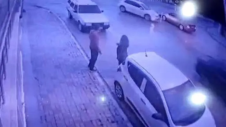 3 otomobilin karıştığı  zincirleme kaza kamerada