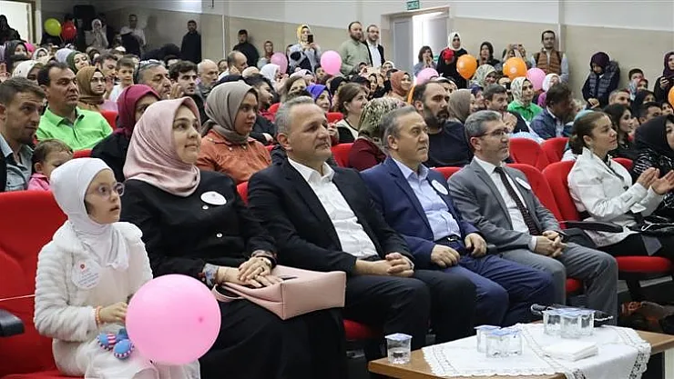 4-6 yaş gurubu Kur'an-ı Kerim kursu öğrencileri 10. yılını kutladı