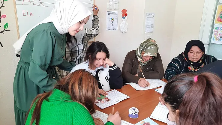 59 yaşında inadına 'okuma-yazma' öğrenmenin hikayesi
