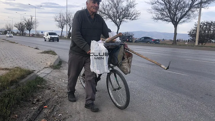 84 Yaşında Pedal Çevirerek Geçimini Sağlıyor