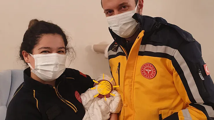 Acil Sağlık Hizmetleri Ekibi Evde Doğum Yaptırdı