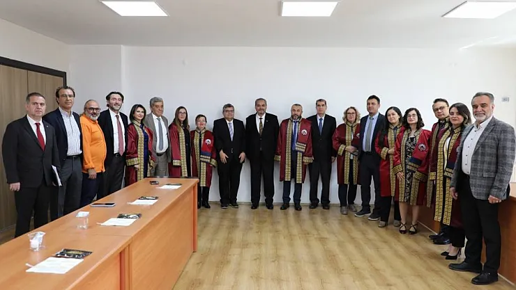 AFSÜ'de 9 Akademisyen Cübbe Giydi