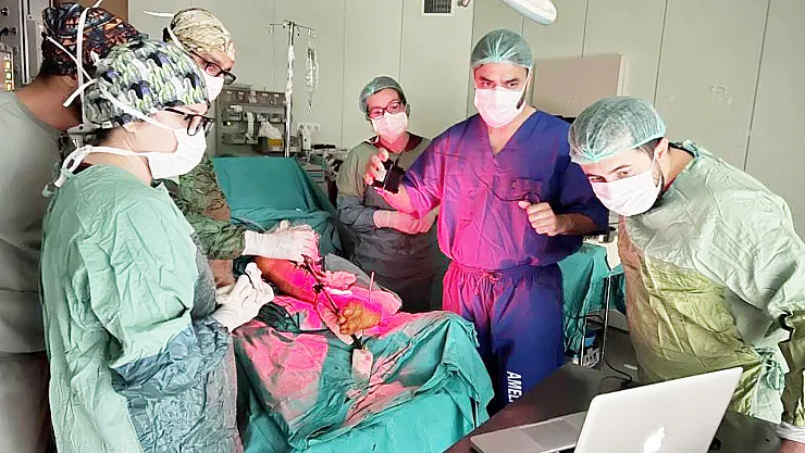 AFSÜ'de Canlı Mikrocerrahi Eğitimi Verildi