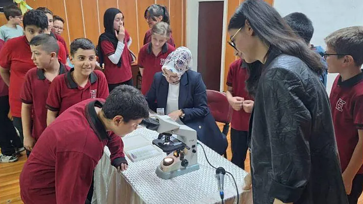 AFSÜ'den Ortaokullarda Bilim Şöleni