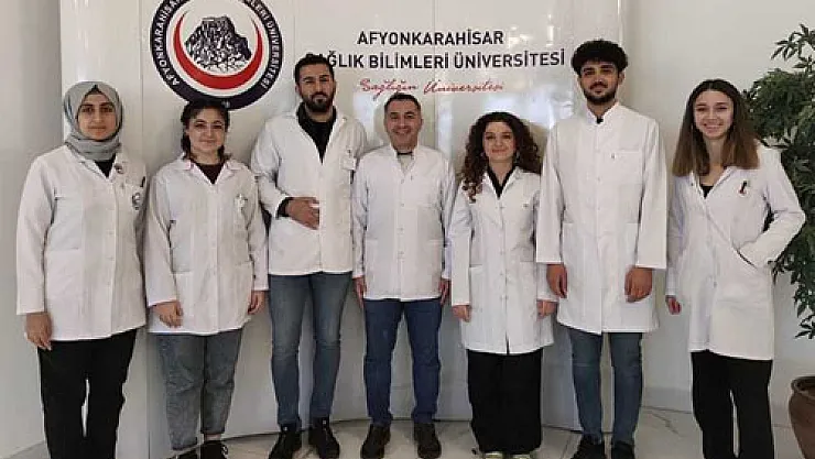 AFSÜ Eczacılık Fakültesi  öğrencilerine TÜBİTAK desteği
