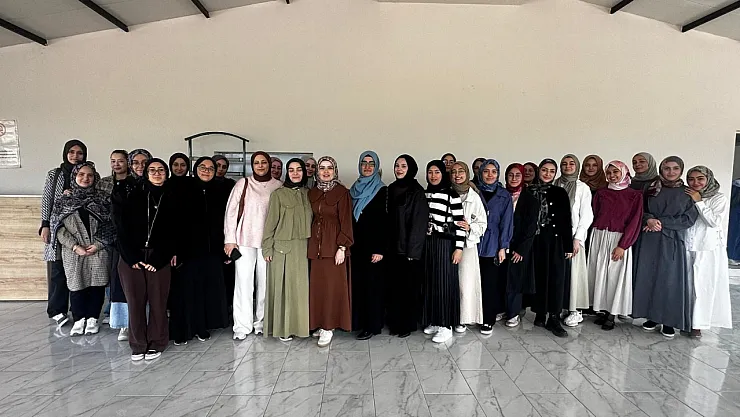 AFSÜ'lü Kızlar Aynı Sofrada Buluştu