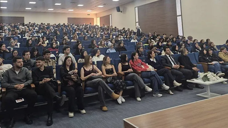 AFSÜ Öğrencilerine İngilizce Öğrenme Yol Haritası Çizildi