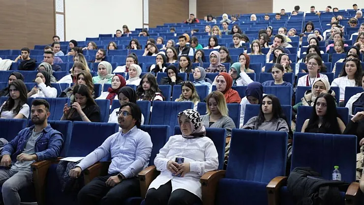 AFSÜ Öğrencilerine Mesleki Gelişim Eğitimi Verildi