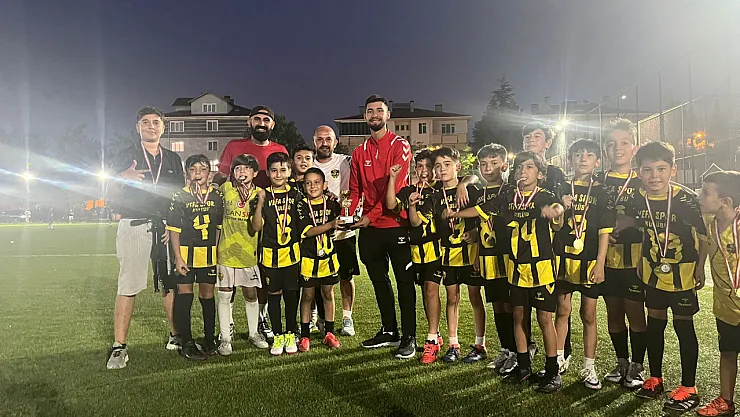 Afyon'a Futbolda Şampiyonluk Getirdiler