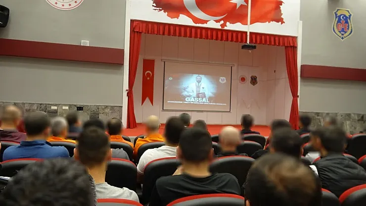 Afyon Cezaevinde Sıradışı Gösterim