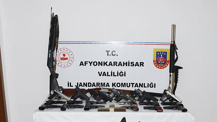 Afyon'da 17 Adrese Baskın: Cephanelik Gibi Evler
