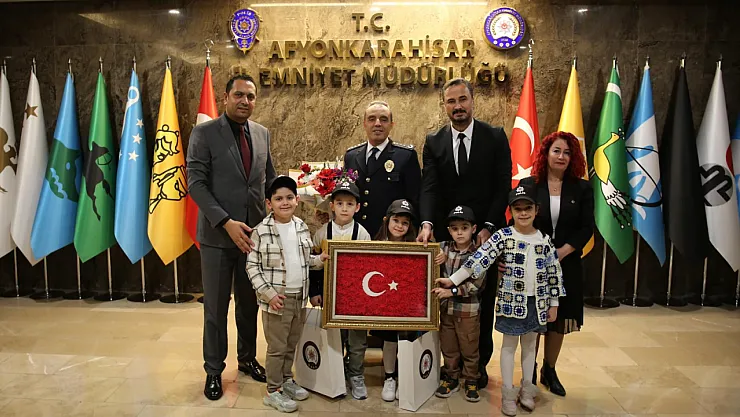 Afyon'da 180. Yılın Coşkusuna Minik Öğrenciler Katıldı!