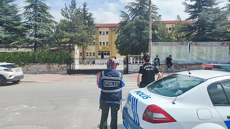 Afyon'da 233 Polis, Huzur İçin Sahada… Çocuklar 'Emniyet'te…