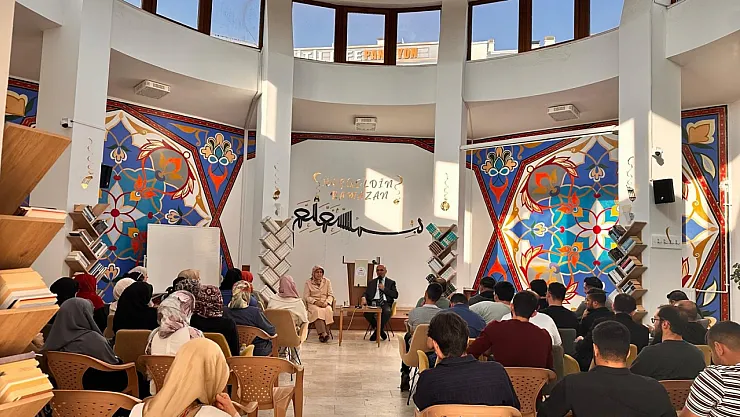 Afyon'da 30 Başarılı Öğrenciye Özel Hediye ve Kına Gecesi