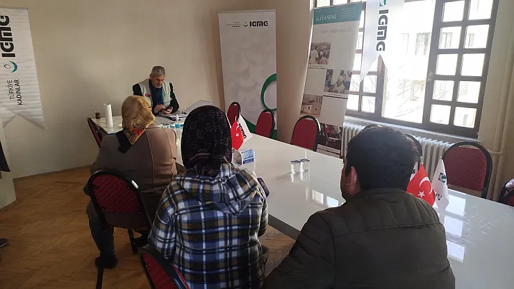 Afyon'da 300 Aileye Kışlık Yardım Dağıtıldı