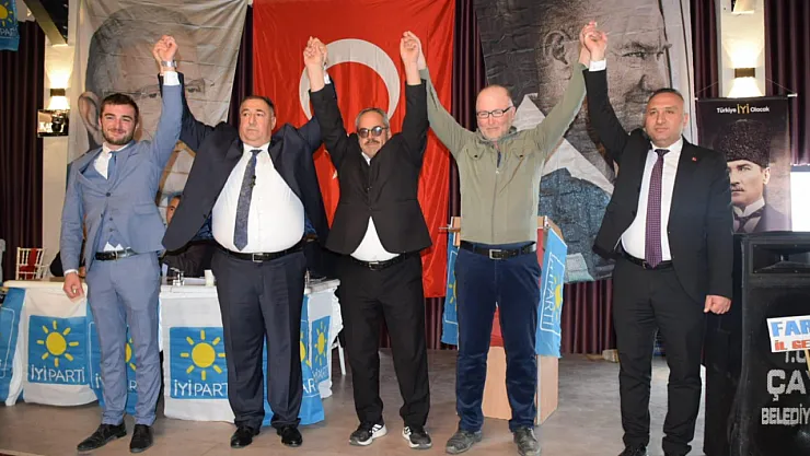 Afyon'da AK Parti, Yeniden Refah ve Ülkü Ocakları'ndan Üç İsim İYİ Parti Saflarına Katıldı