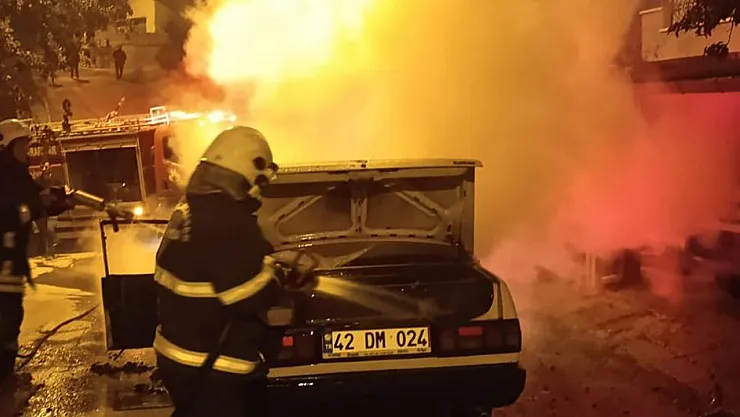 Afyon'da Araç Alev Alev Yandı!