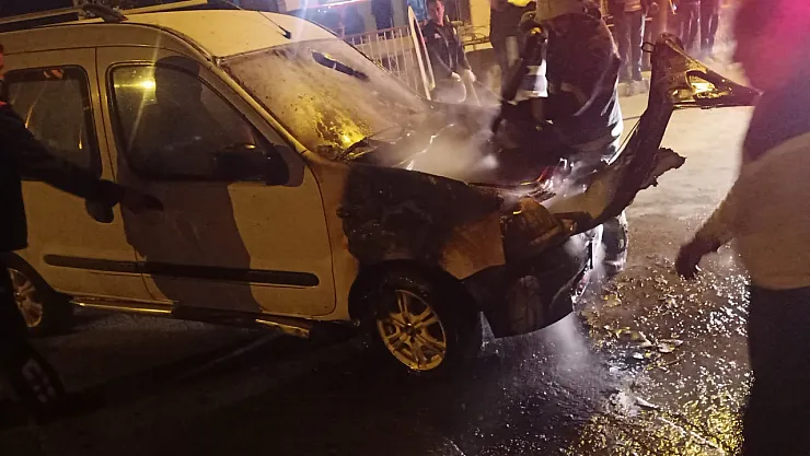 Afyon'da Araç Yangını! Adresi Yanlış Verdiler!