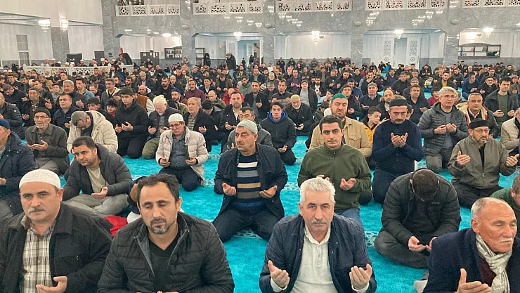 Afyon'da Berat Kandili Manevi Coşkuyla İdrak Edildi