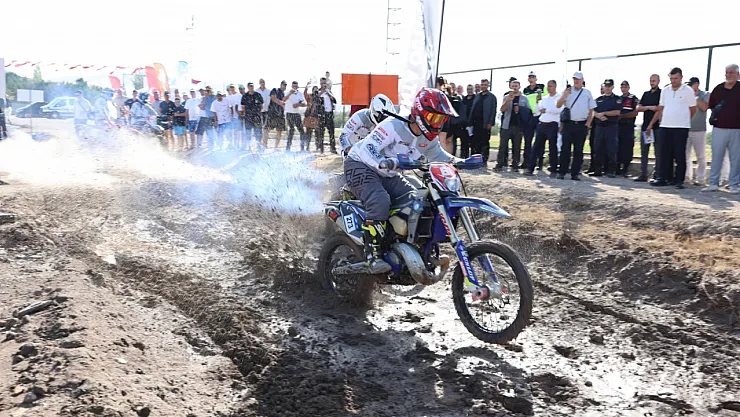 Afyon'da Çamur Festivali'nde Renkli Görüntüler