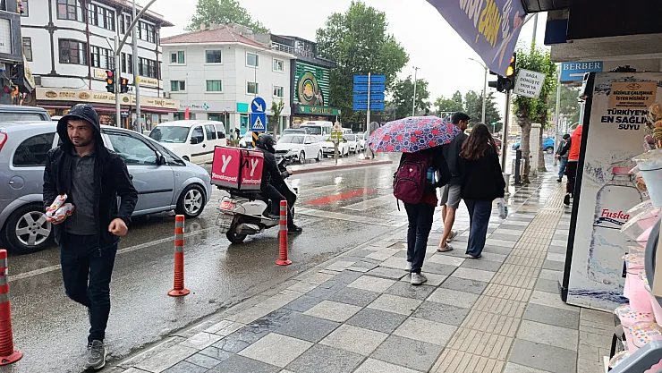 Afyon'da Dün Başlayan Yağış Bugün De Etkisini Gösterdi