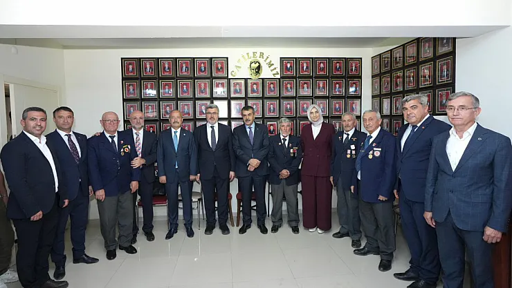 Afyon'da Duygusal Buluşma: Milli Eğitim Bakanı Gazilerle Bir Araya Geldi