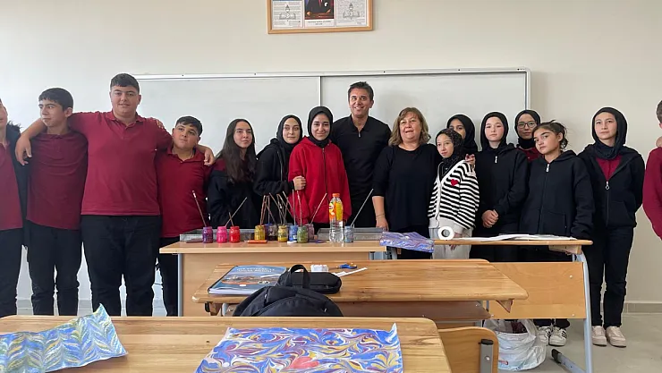 Afyon'da Ebru Atölyesi Öğrencilerle Buluşuyor