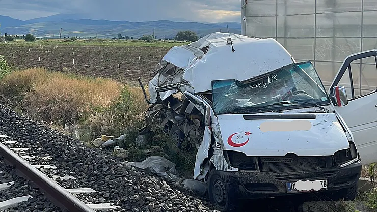 Afyon'da Facianın Eşiğinden Dönüldü! Trenin Altından Sağ Çıktı