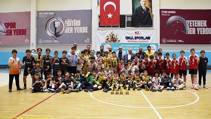 Afyon'da Futsal Müsabakaları Nefes Kesti