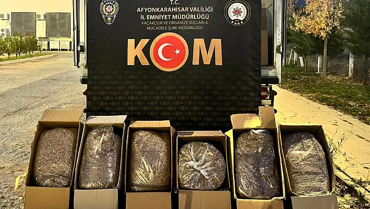 Afyon'da İki Ayrı Aramada Kaçak Makaron Ve Tütün Ele Geçirildi