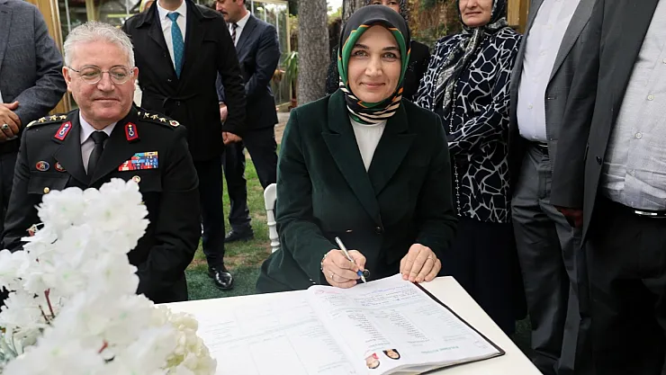 Afyon'da Jandarma Komutanlığı Bahçesinde İlk! Vali de Oradaydı