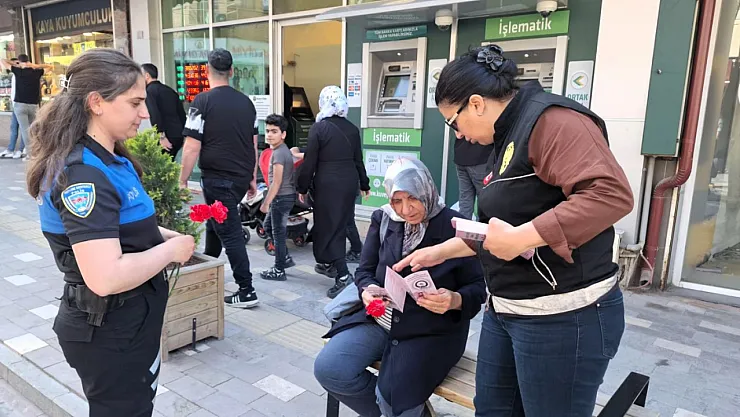 Afyon'da Kalpleri Fetheden Etkinlik: Polislerden Örnek Davranış