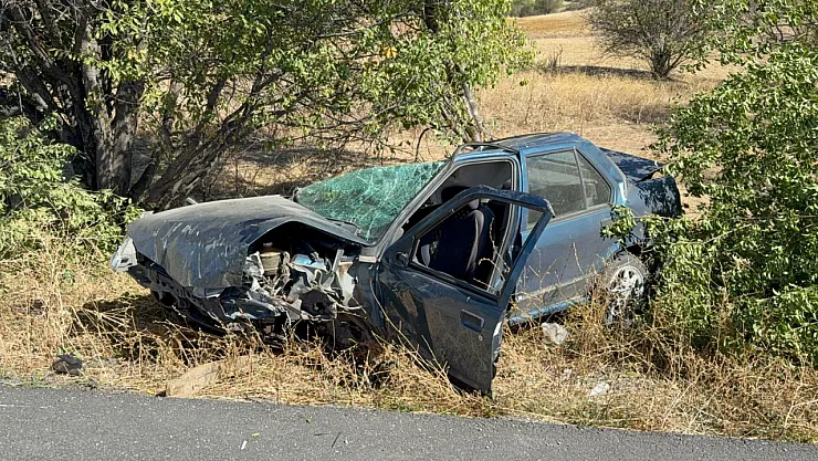 Afyon'da Kontrolden Çıkan Araç Takla Attı: 3 Yaralı!