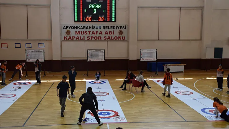 Afyon'da Miniklerden Büyük Performans