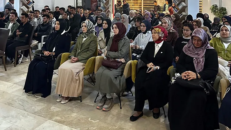 Afyon'da 'Müslüman Genç Üniversitede Nasıl Yol Almalı?' Sorusuna Yanıt Verildi